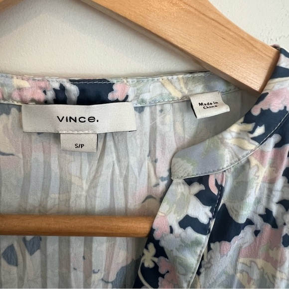 Vince Womens Floral Print Accordion Pleat Button Down Blouse Blue Pink Sz Small - Picture 3 of 9